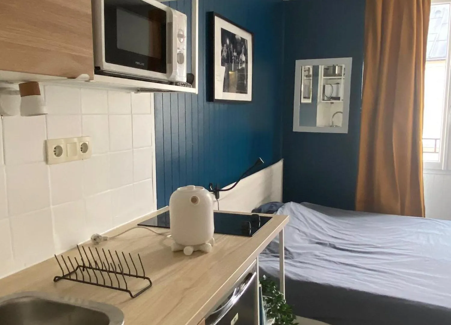 Beautiful Studio Paris Apartment