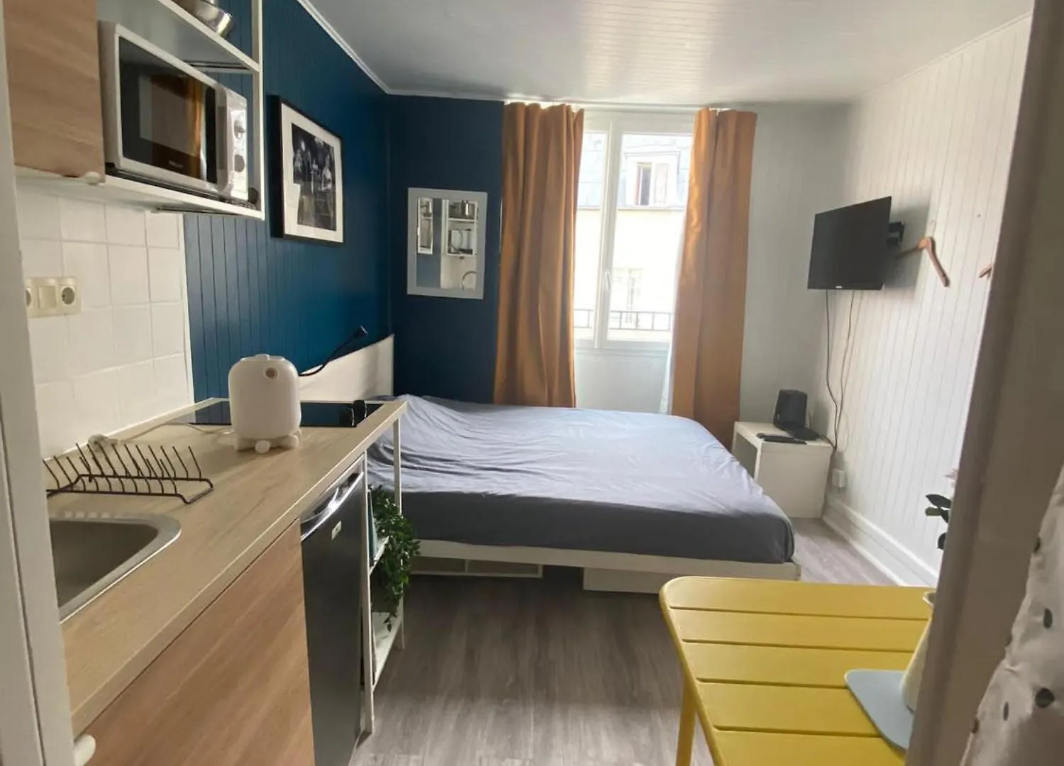 Beautiful Studio Paris Apartment